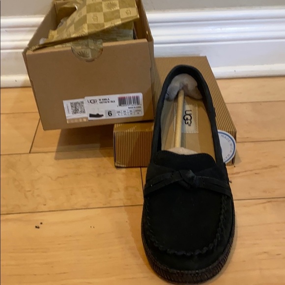 Chestnut and Black UGG Moccasins New - Picture 2 of 4